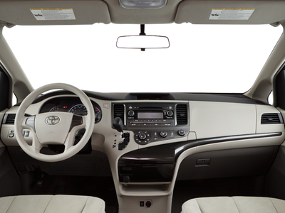 2013 Toyota Sienna LE WGN
