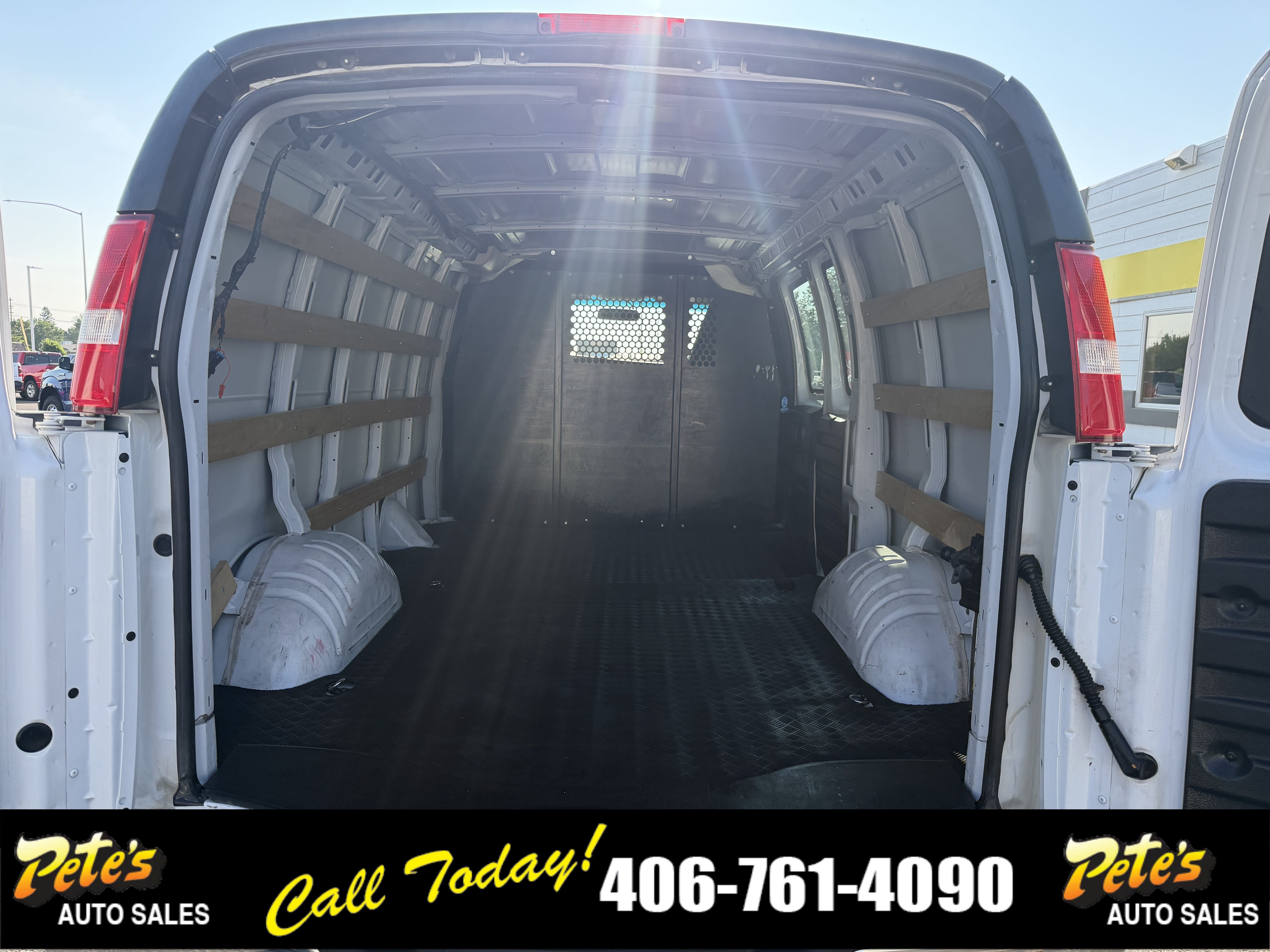 2021 GMC Savana Cargo Van