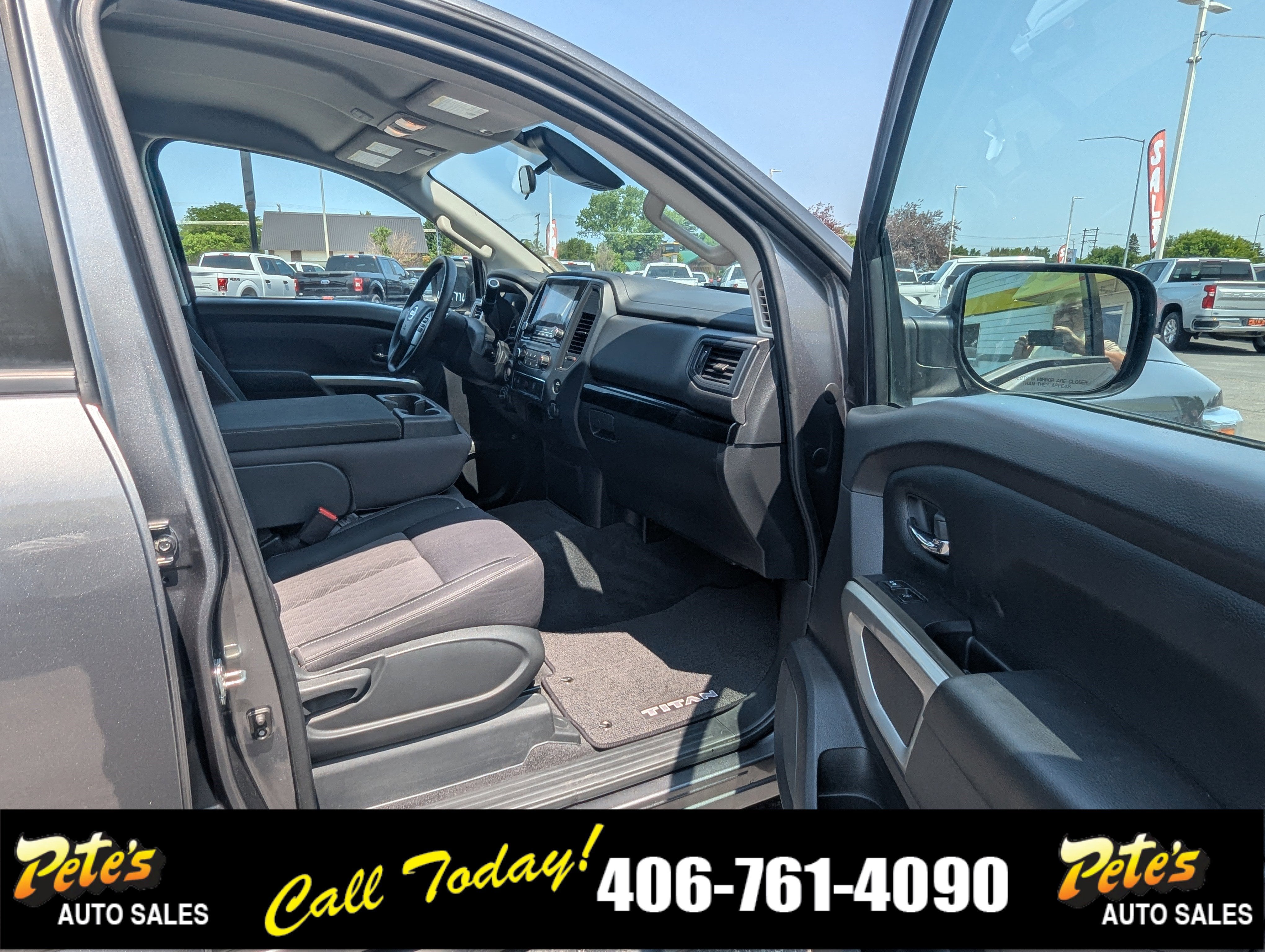 2022 Nissan Titan SV