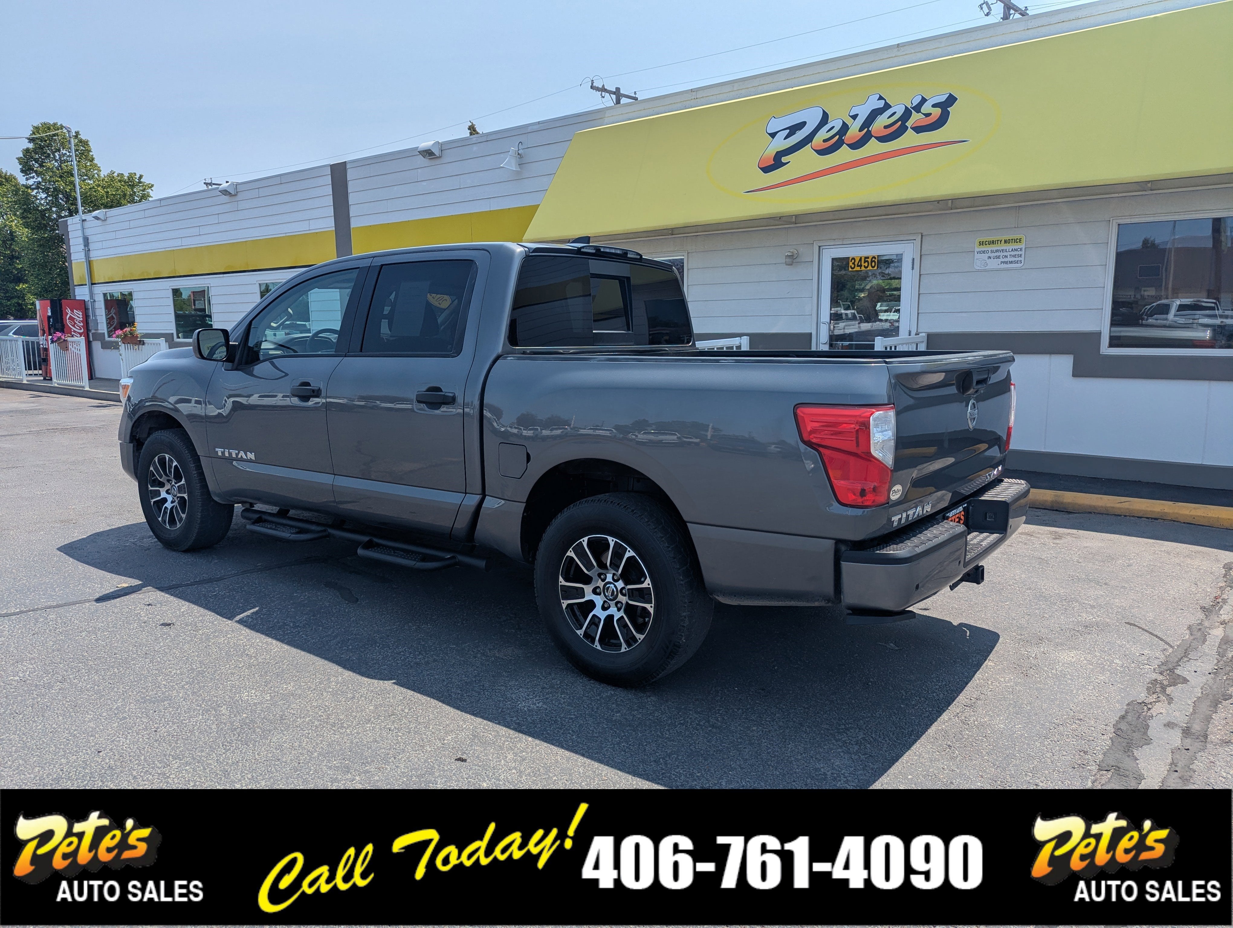 2022 Nissan Titan SV