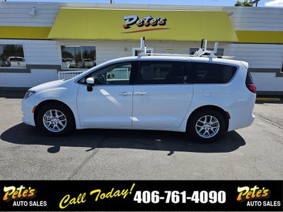 2022 Chrysler Voyager LX