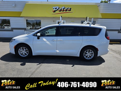 2022 Chrysler Voyager LX