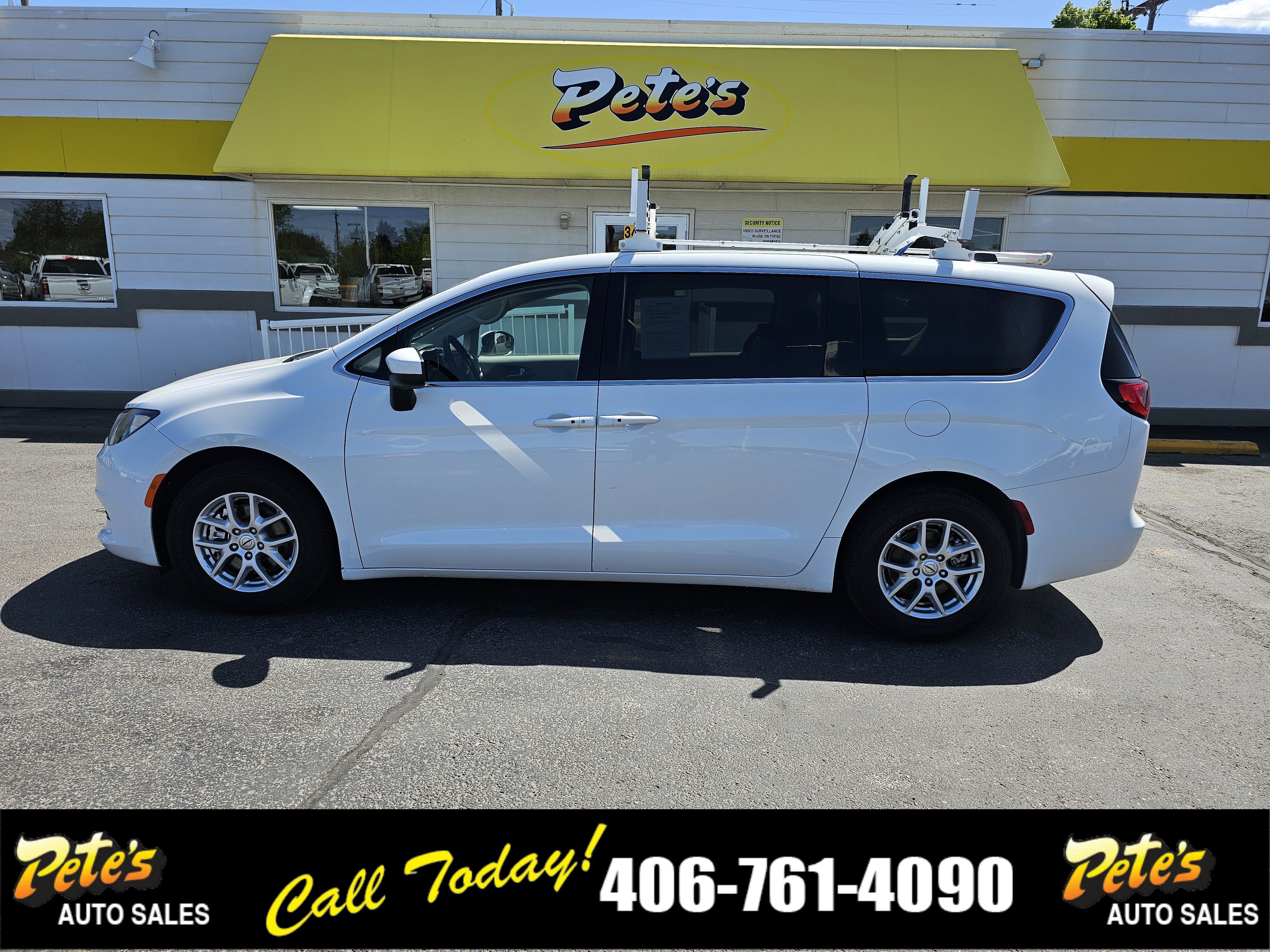 2022 Chrysler Voyager LX