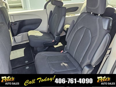 2022 Chrysler Voyager LX