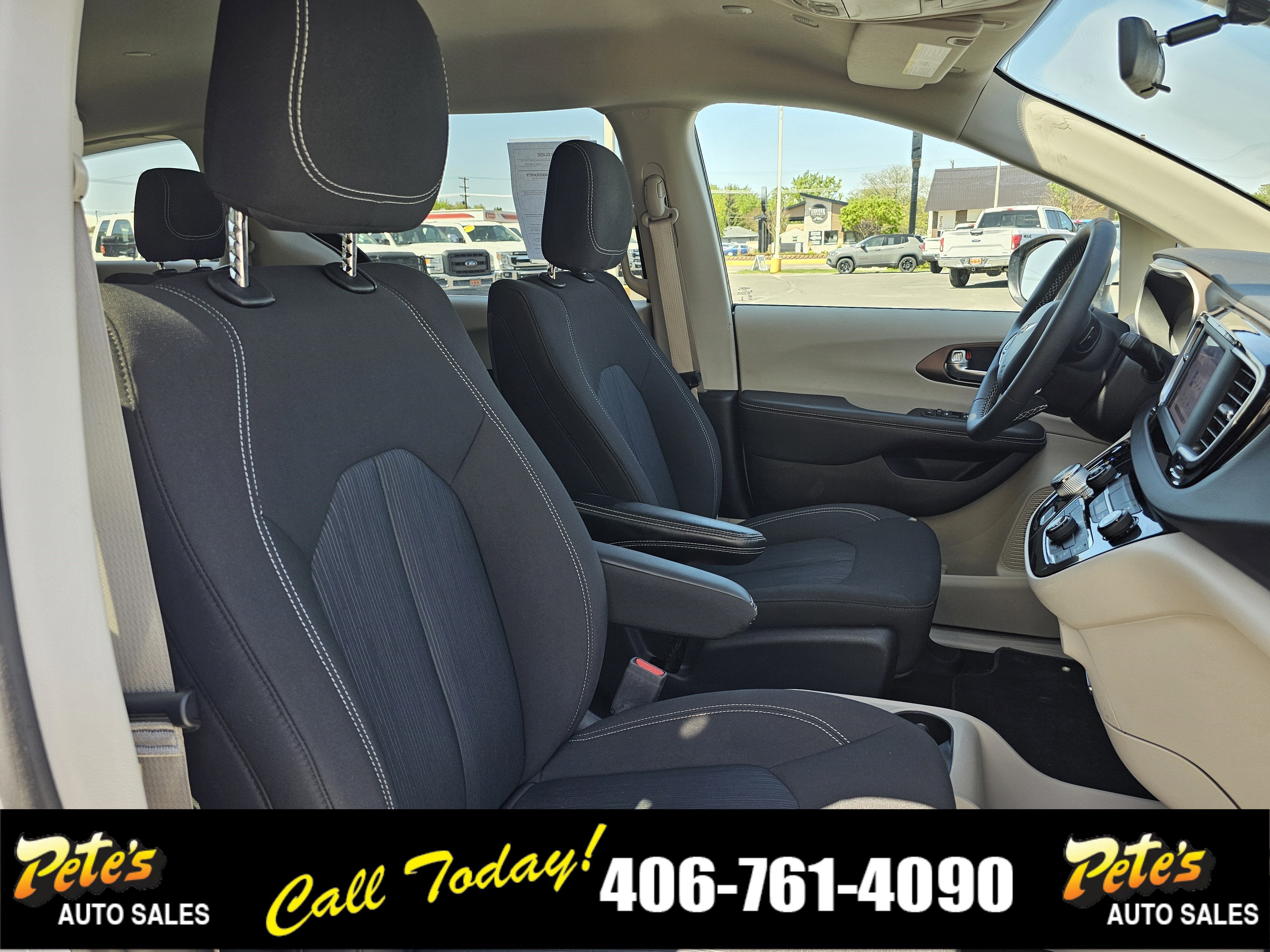 2022 Chrysler Voyager LX