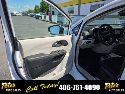 2022 Chrysler Voyager LX