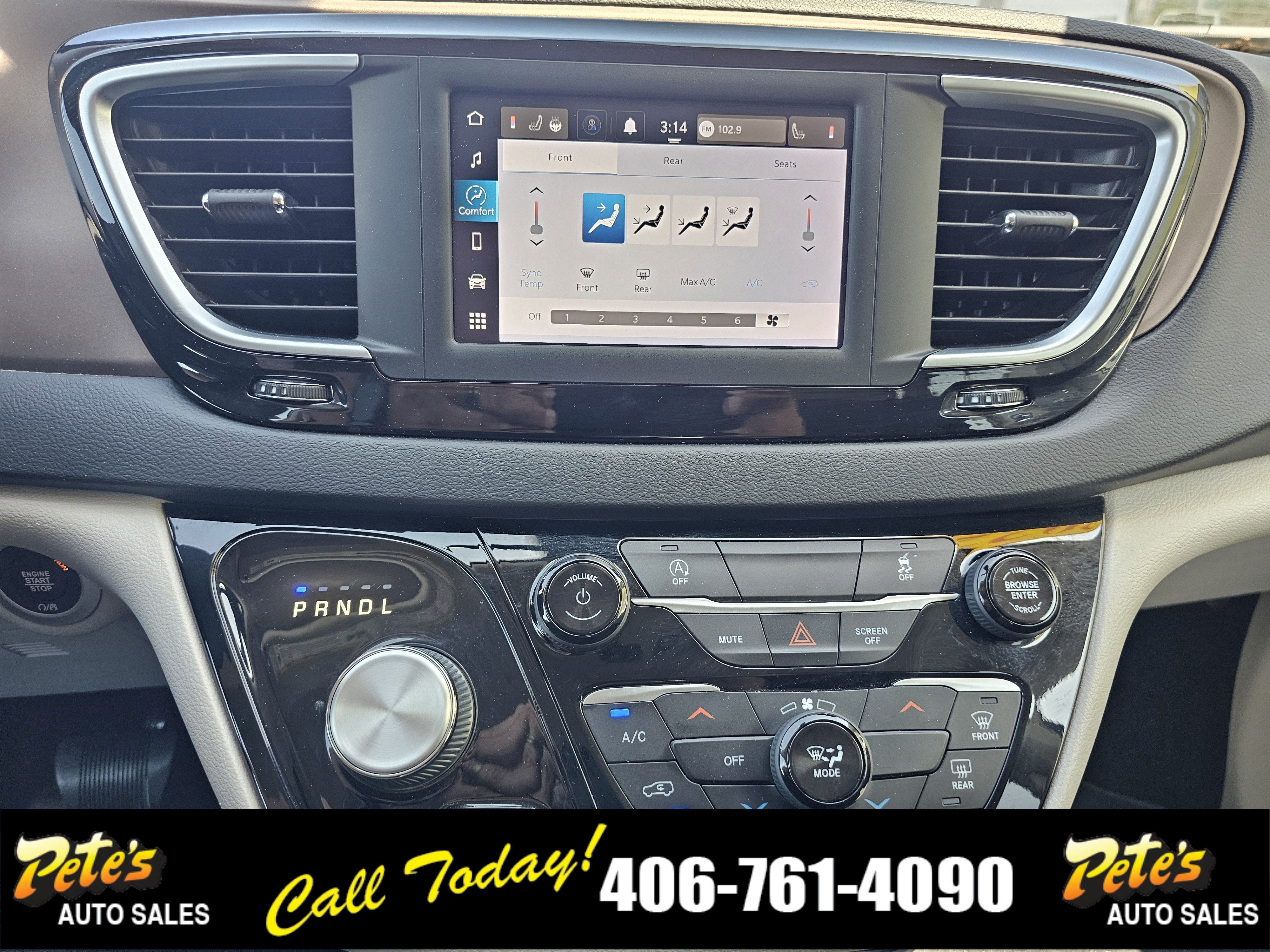 2022 Chrysler Voyager LX