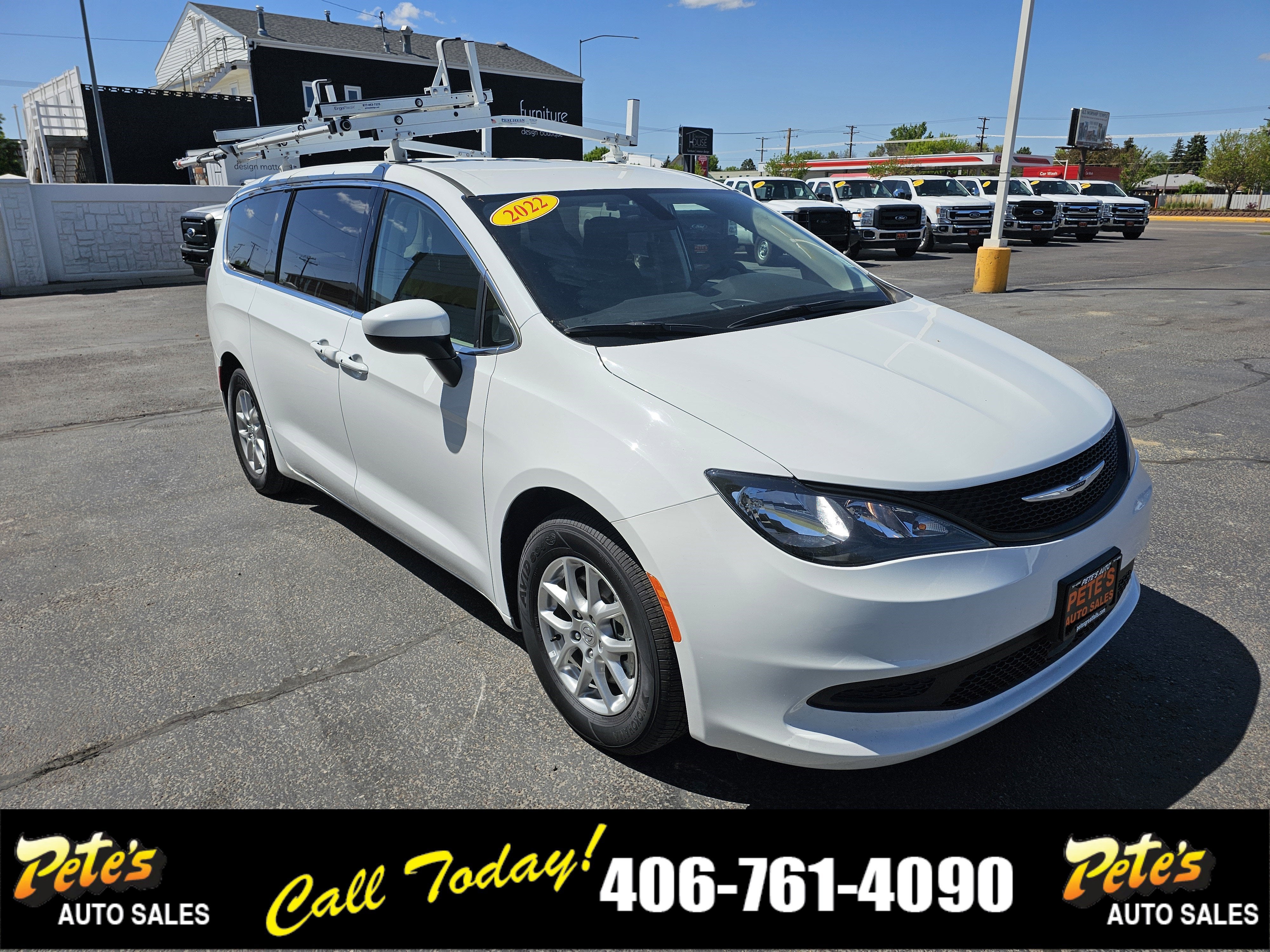 2022 Chrysler Voyager LX