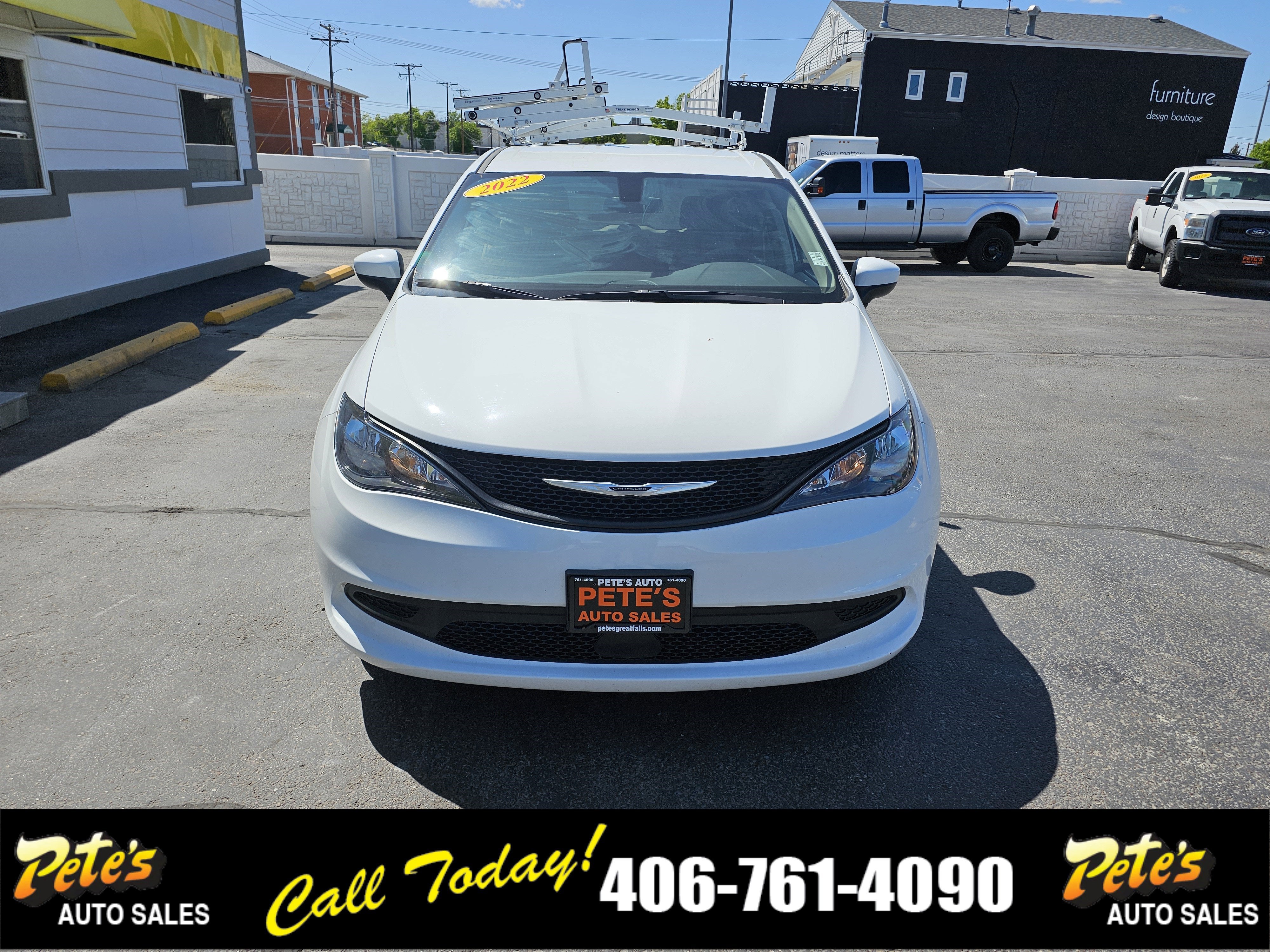 2022 Chrysler Voyager LX