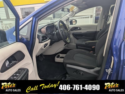 2021 Chrysler Voyager LX