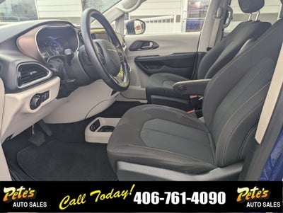 2021 Chrysler Voyager LX