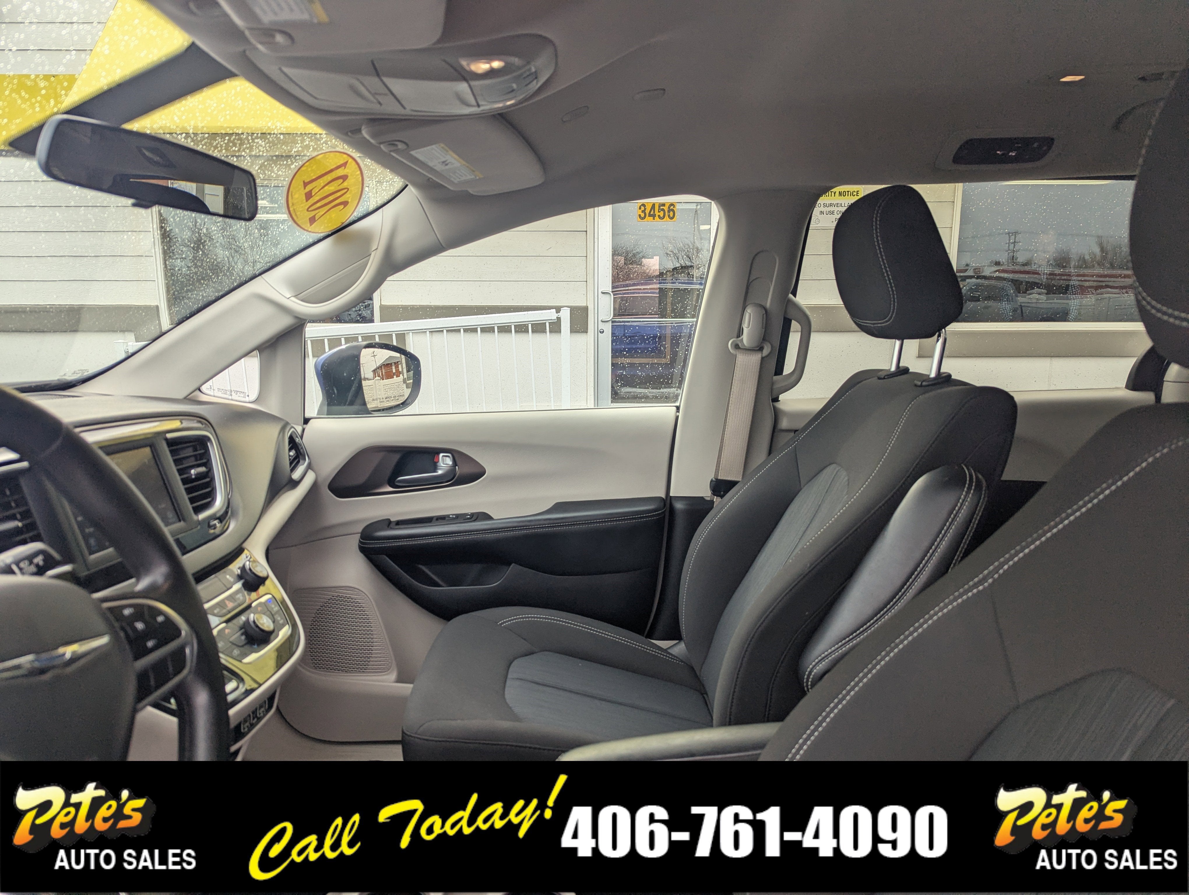 2021 Chrysler Voyager LX