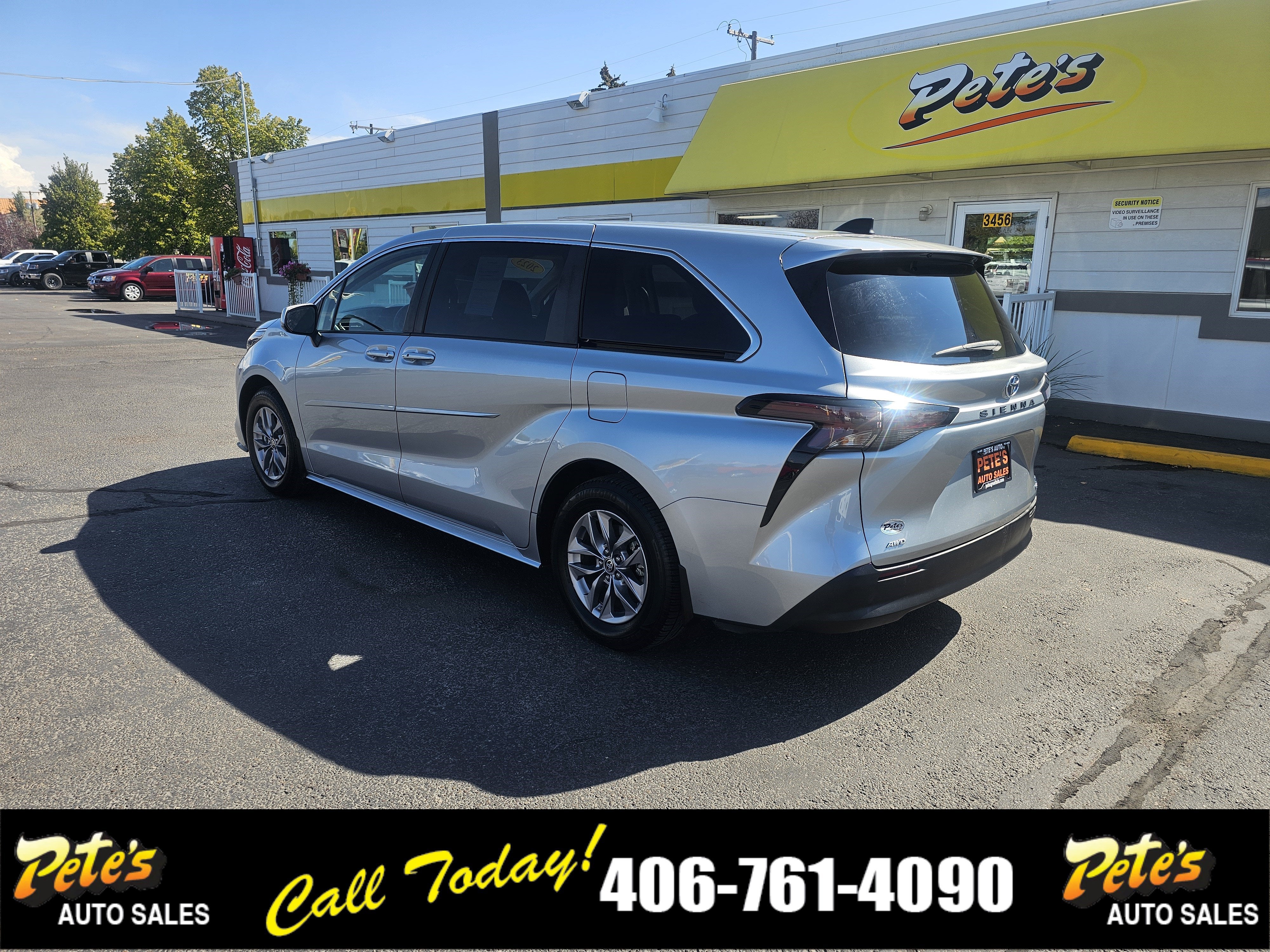 2023 Toyota Sienna LE