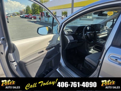 2023 Toyota Sienna LE