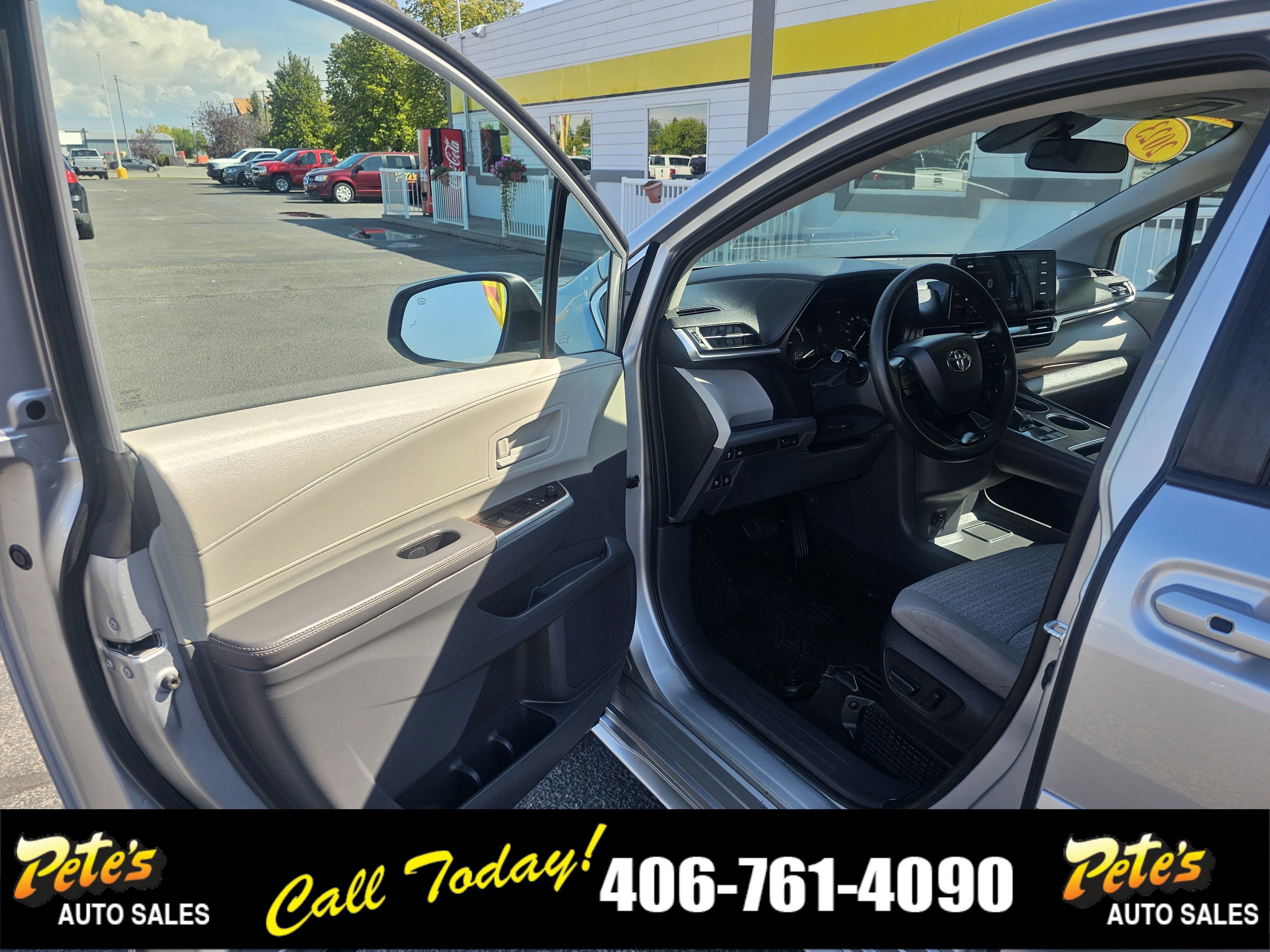 2023 Toyota Sienna LE