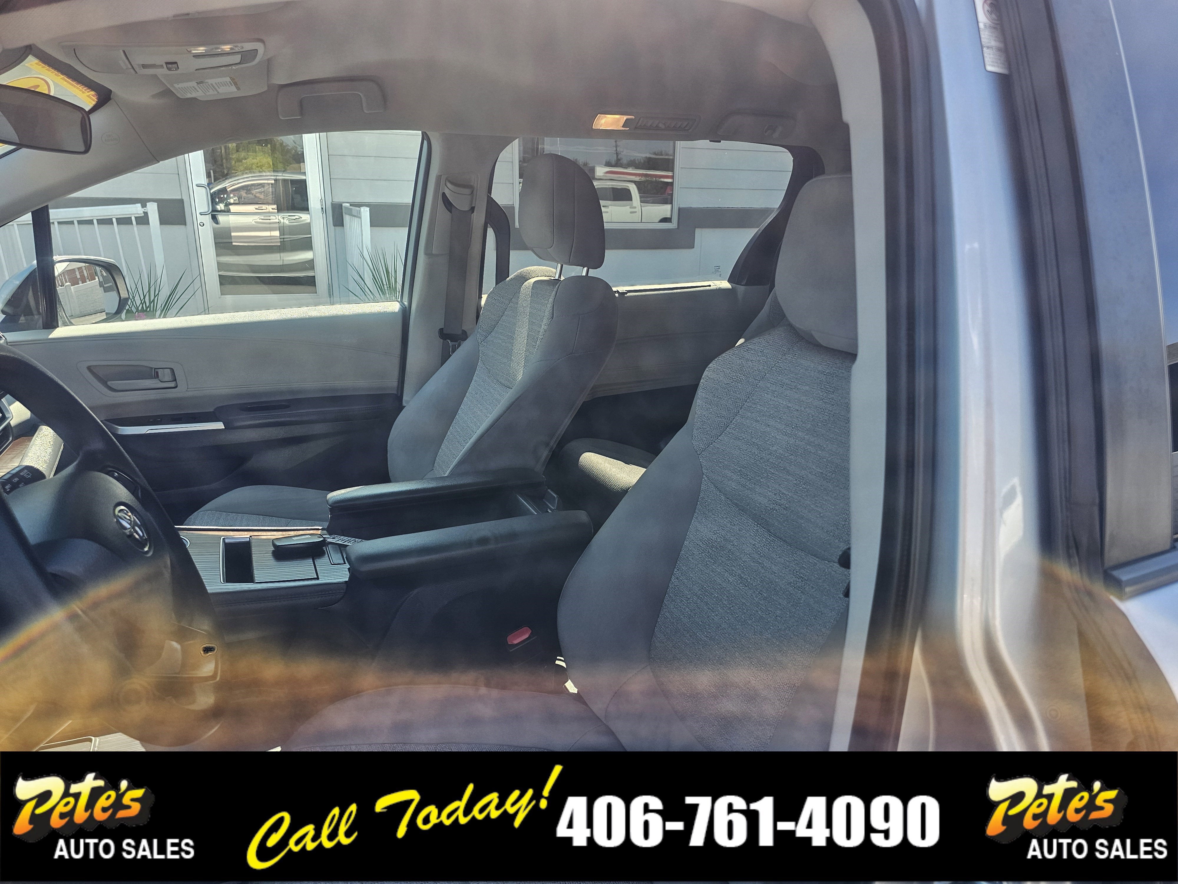 2023 Toyota Sienna LE