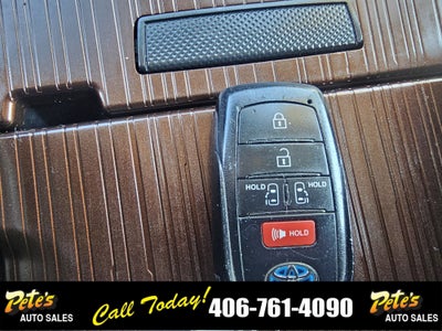 2023 Toyota Sienna LE