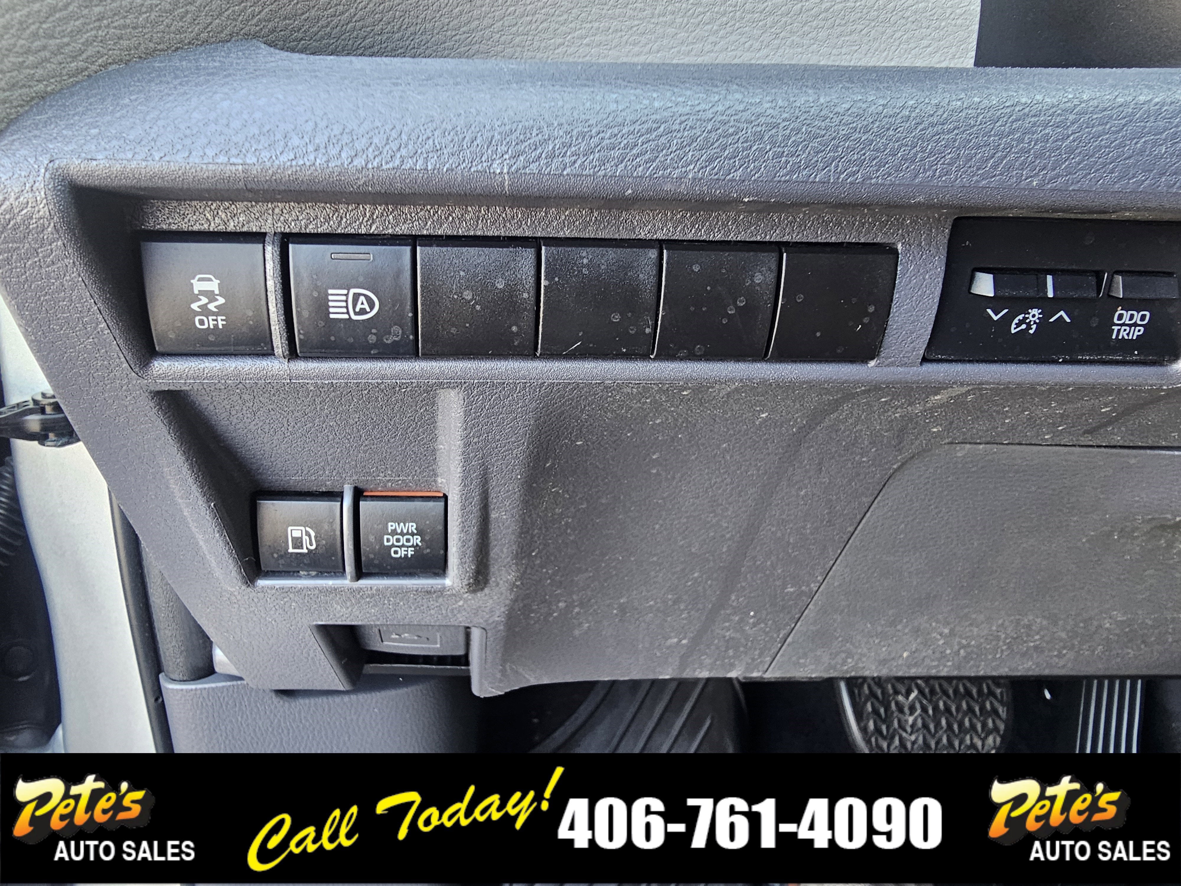 2023 Toyota Sienna LE