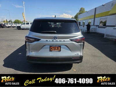 2023 Toyota Sienna LE