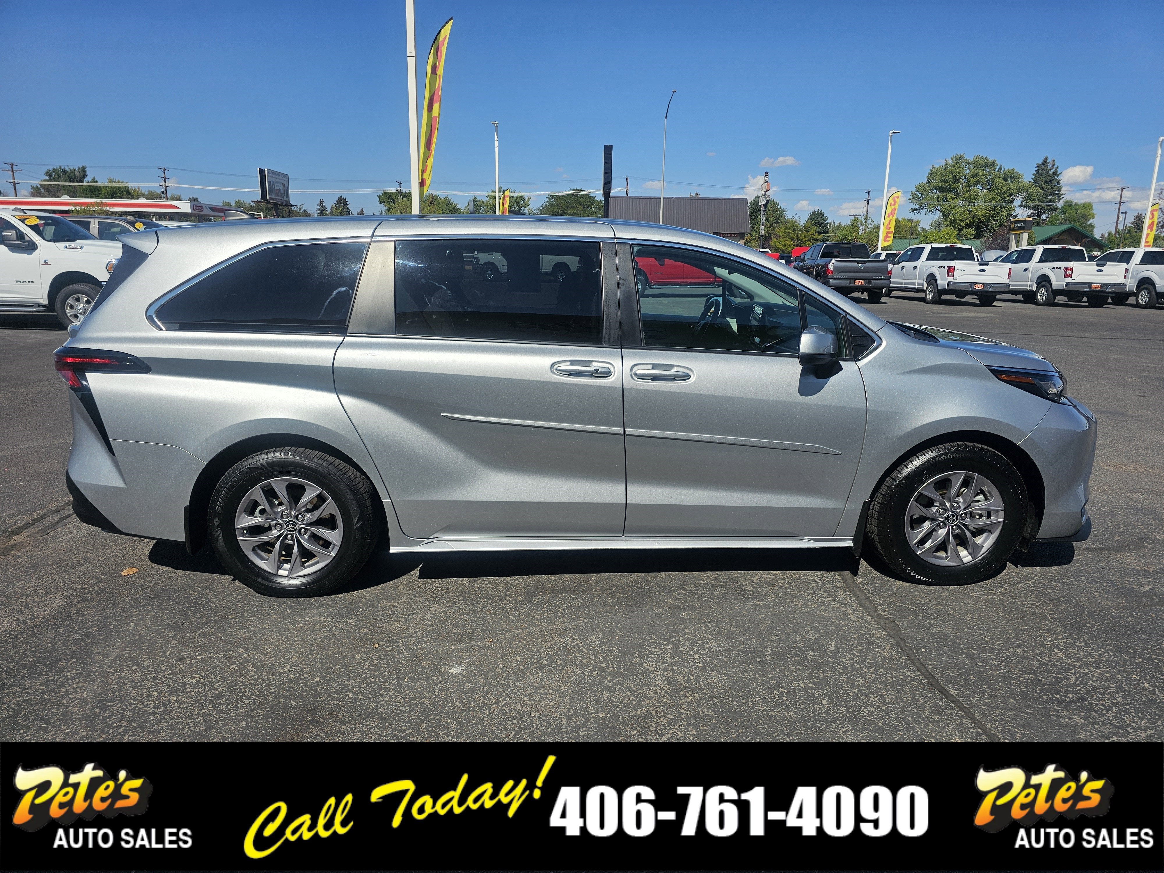 2023 Toyota Sienna LE